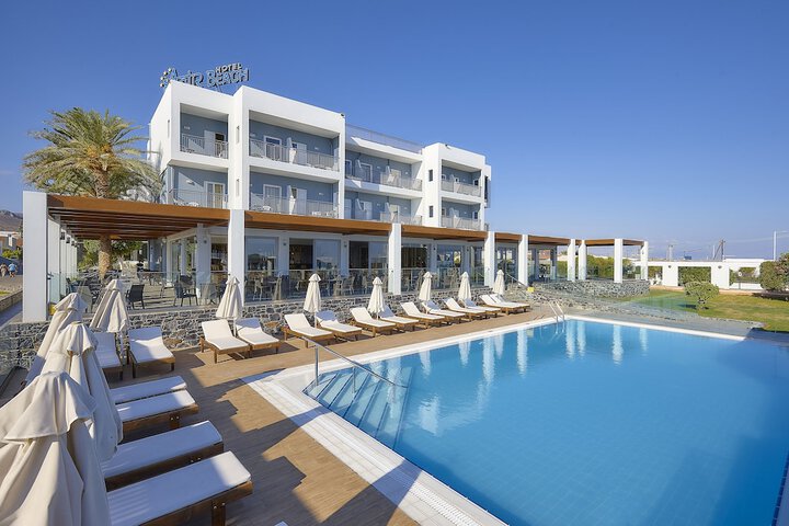 Hotel Pool
