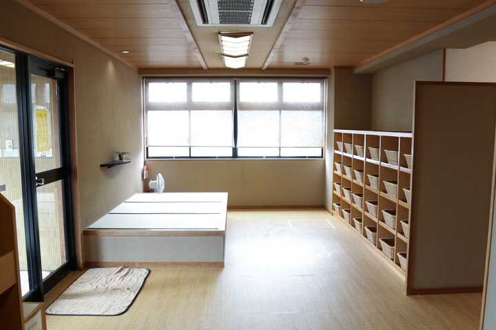 Room 9 of 16