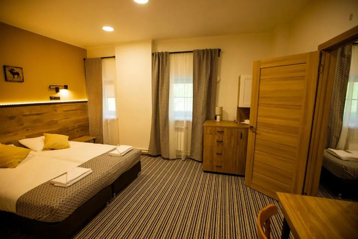 Room 9 of 32