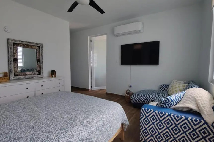 Room 6 of 14