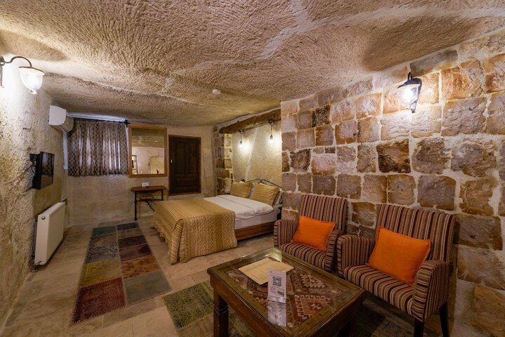 Room 3 of 180