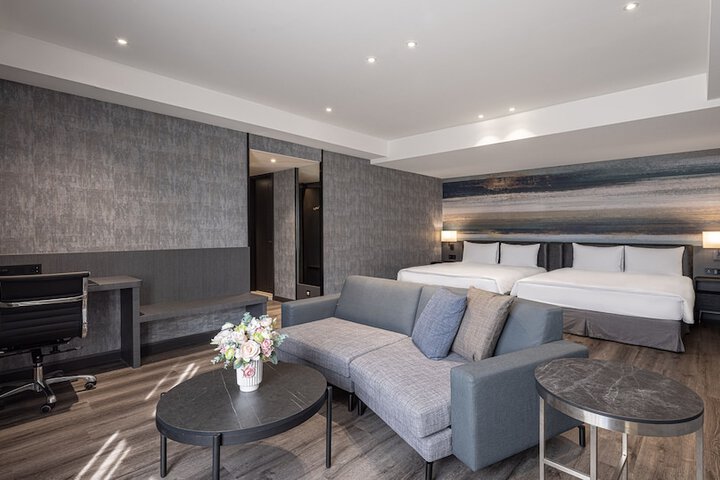Room 9 of 35