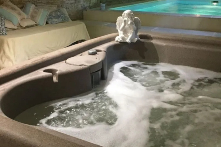 Pool 10 of 17