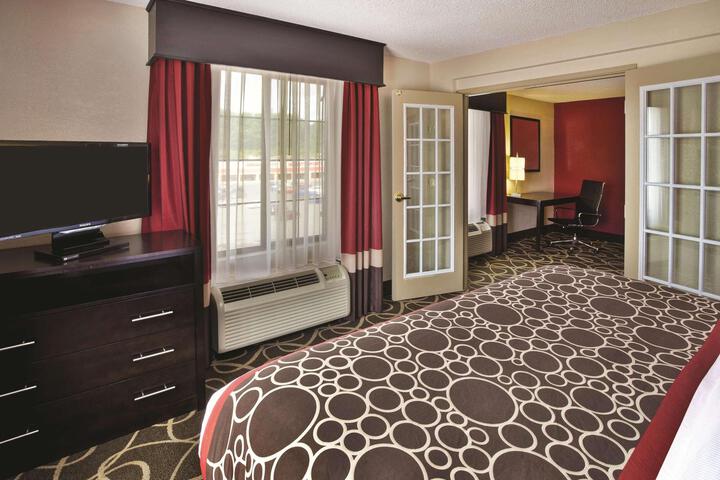 1 King Bed (7 of 10)