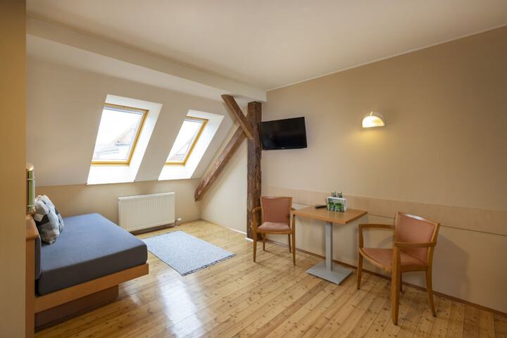 Room 13 of 34