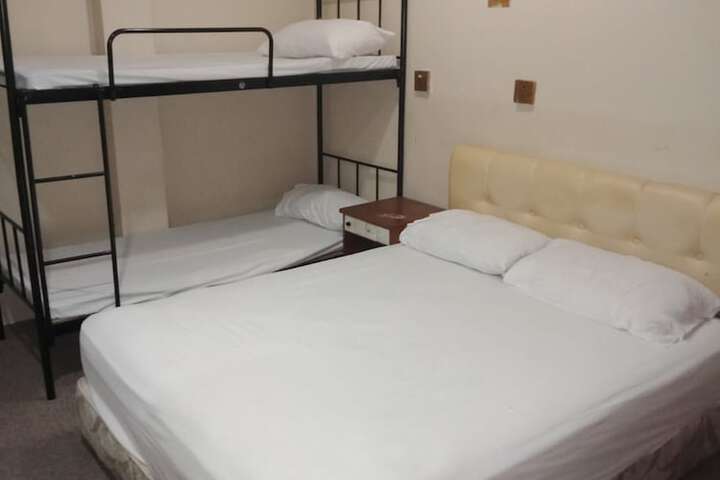 Room 17 of 28