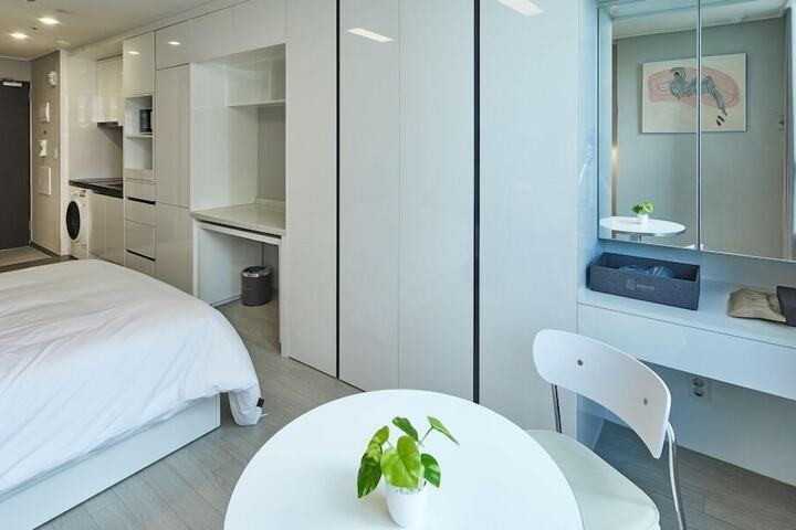 Room 2 of 90