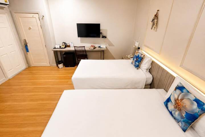 Room 35 of 198