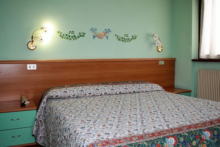 Room 15 of 18