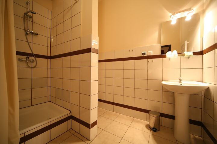 Room 19 of 38