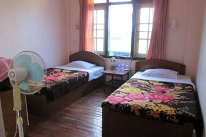 Room 16 of 32