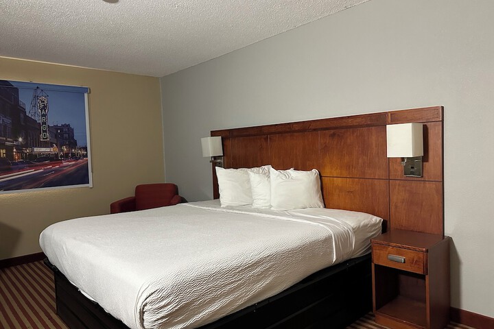1 King Bed (6 of 11)