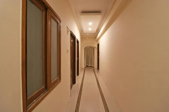 Room 9 of 12