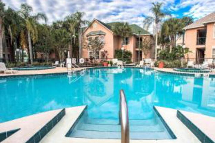 Pool 10 of 22