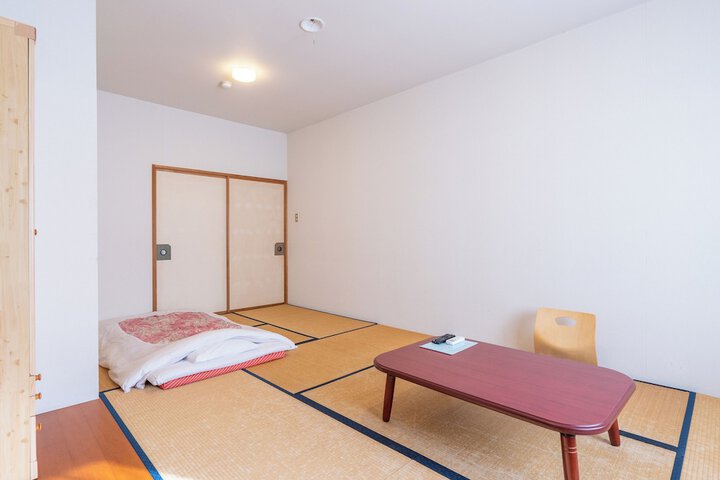 Room 10 of 26