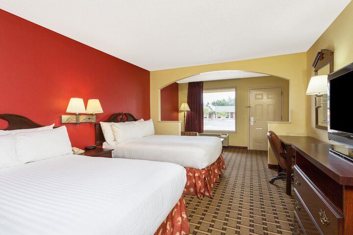 1 King Bed Suite (2 of 6)