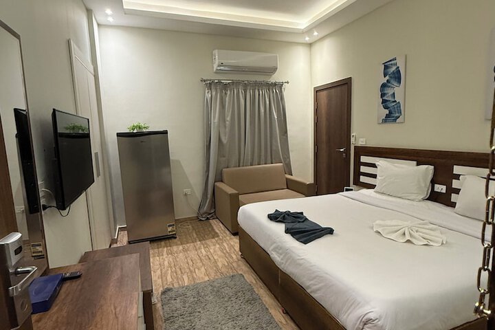 Room 18 of 43