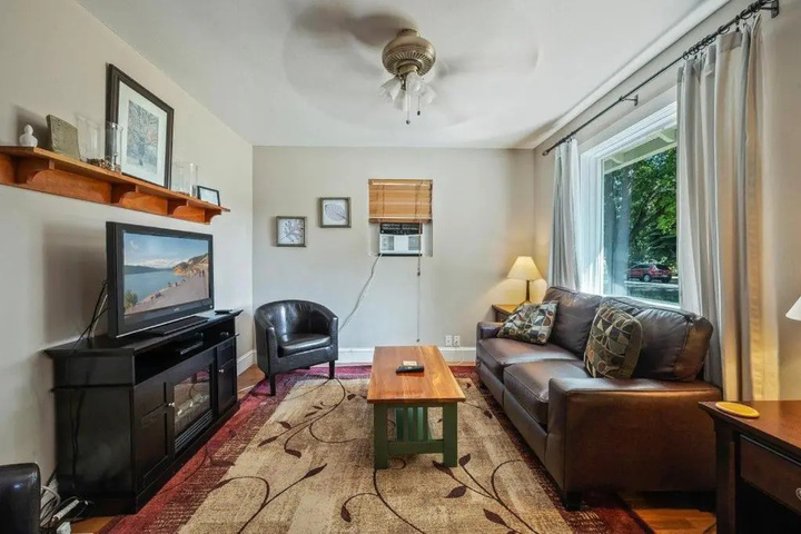 Image of 1303 E Pennsylvania Ave