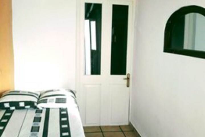Room 10 of 34