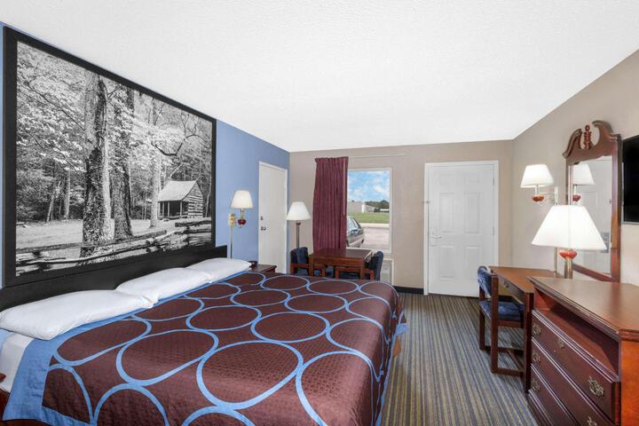 1 King Bed (2 of 10)