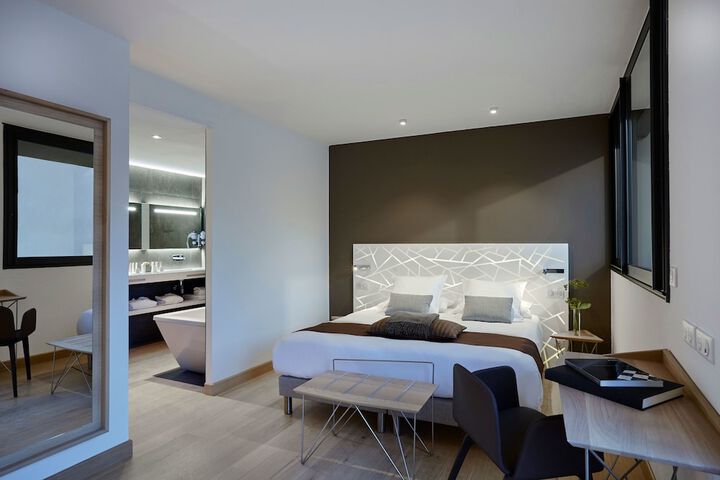 Room 4 of 53