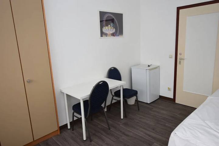 Room 3 of 12