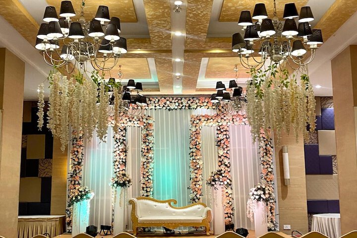 Ballroom/Hall 62 of 87