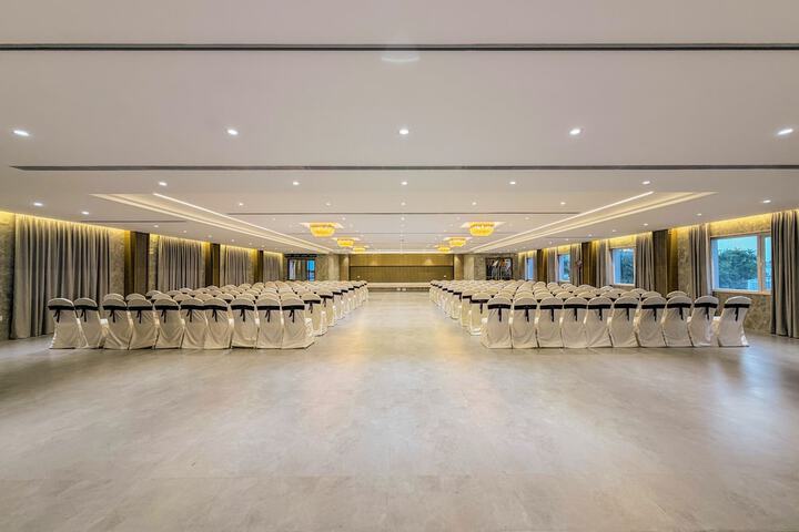 Ballroom/Hall 54 of 59