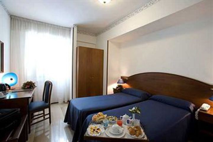 Room 7 of 26