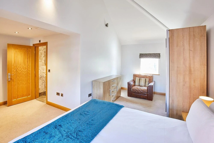 Room 4 of 14