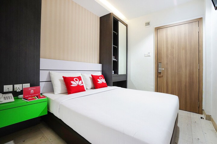 Room 3 of 19