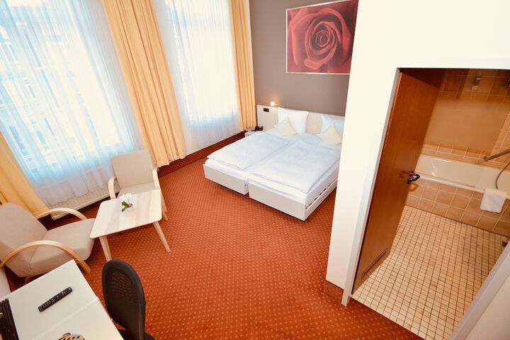 Room 11 of 35