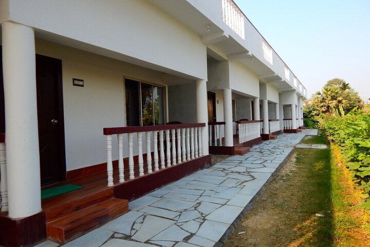 Hotel Exterior 26 of 40