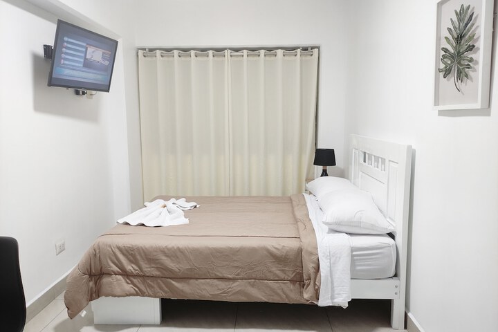 Room 32 of 60