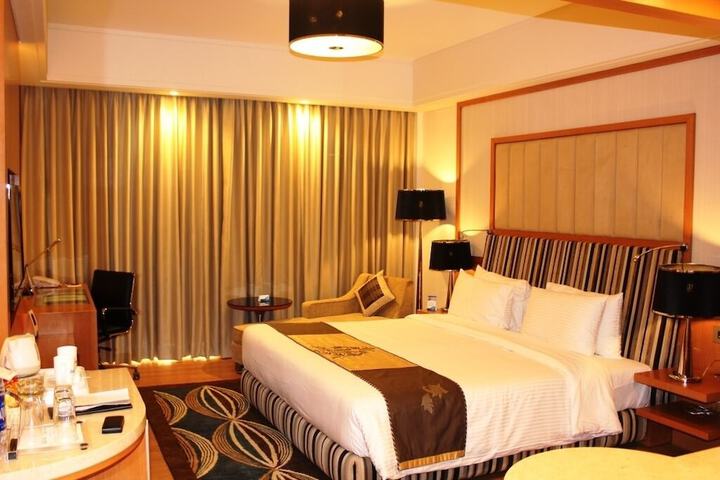 Room 15 of 116