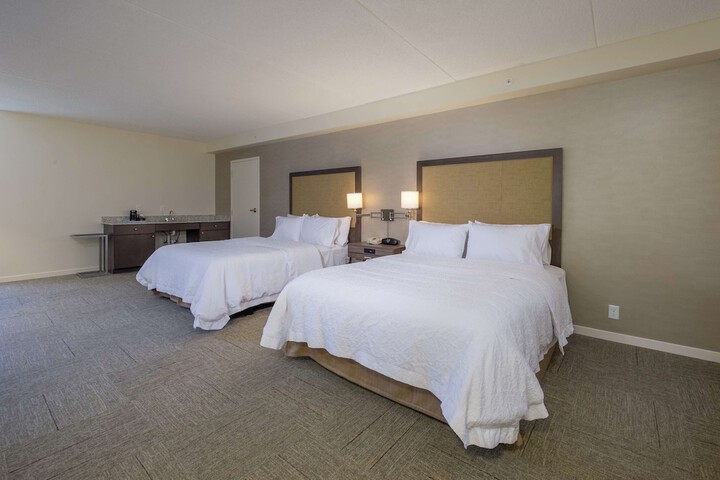 2 Queen Beds (2 of 11)