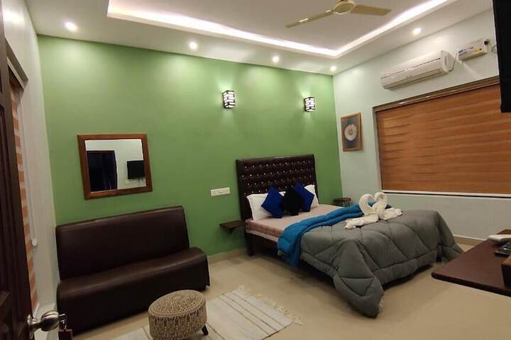 Room 13 of 83