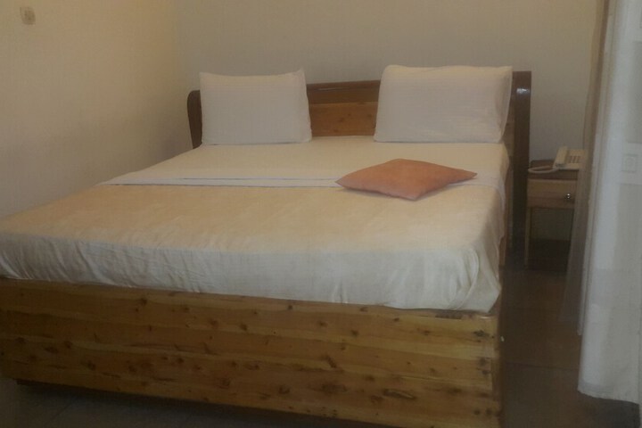 Room 5 of 10