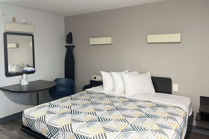 Room 8 of 22