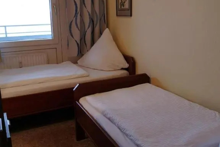 Room 4 of 13