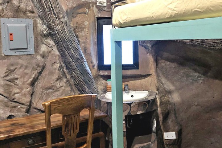 Room 5 of 62