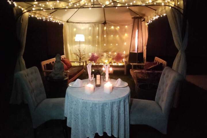 Room 2 of 8