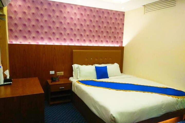 Room 6 of 44