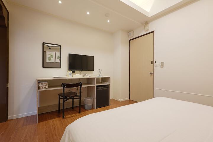Room 104 of 232