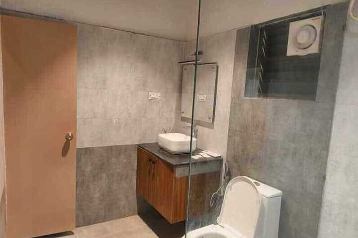 Room 17 of 26