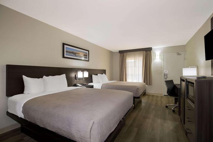 2 Double Beds (9 of 10)