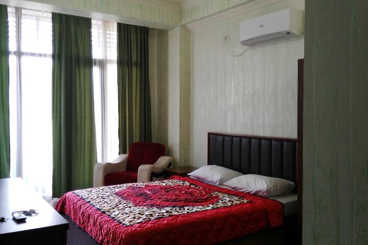 Room 4 of 35