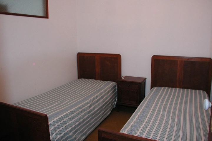 Room 2 of 11