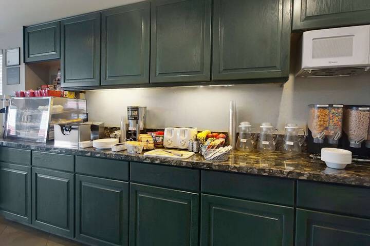 Breakfast/Coffee Service 17 of 24