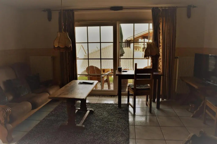 Room 5 of 28